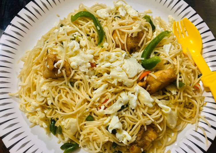 Chicken egg hakka noodles