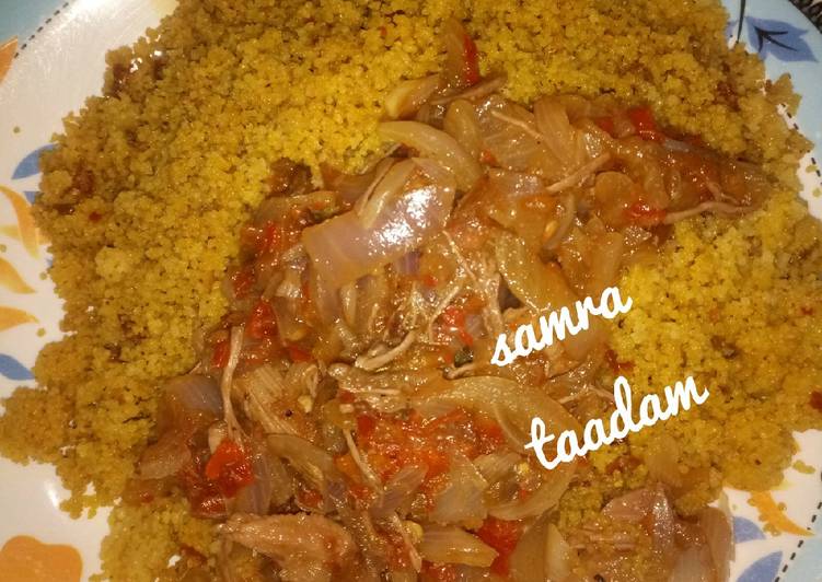 Couscous with onion sauce