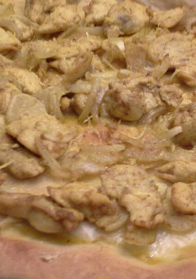 Una foto de Pizza de pollo al curry rojo