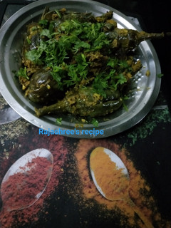 भरली वांगी (bharli vangi recipe in marathi) रेसिपी चे मुख्य फोटो
