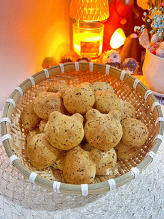 A picture of Black Sesame Tapioca Bread.