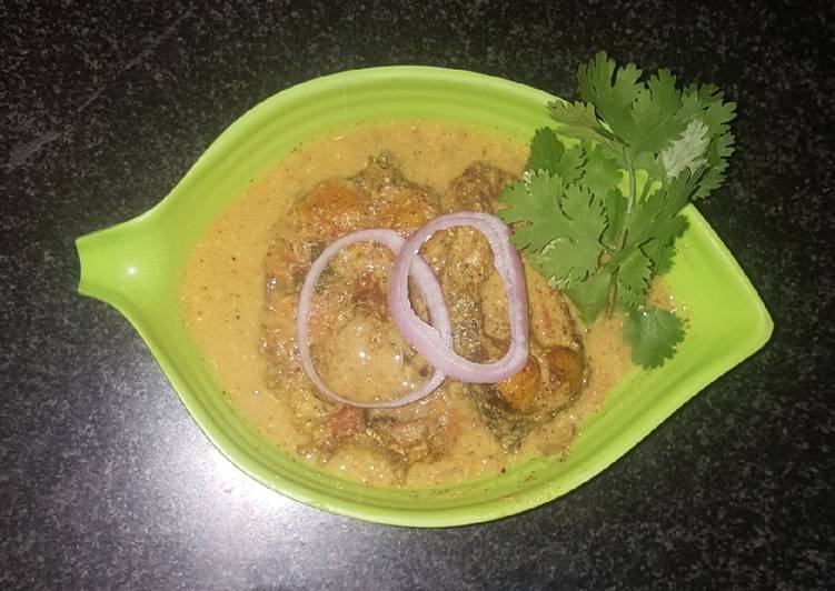 Fish curry with mustard sauce