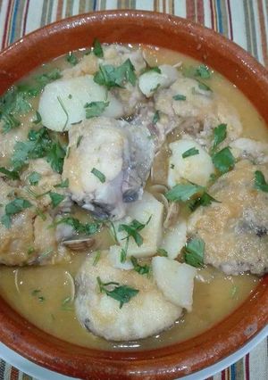 Una foto de Pescado en Salsa Verde con Almejas