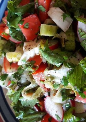 A picture of Arabic Salad.