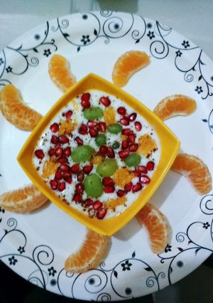 A picture of Fruit raita.