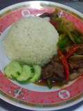 เนื้อผัดพริกสดราดข้าว