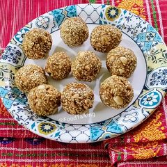 A picture of Til/ Sesame Ladoos.