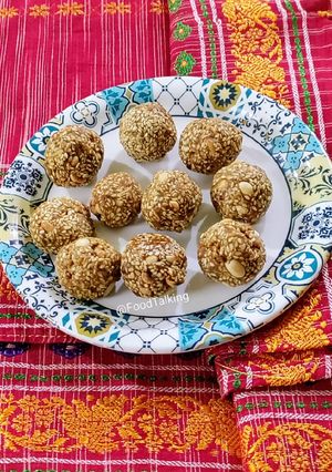 A picture of Til/ Sesame Ladoos.