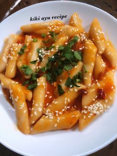 Foto resep Tteokbokki Sambaleun Maewoyo Darayo (Kue Beras Sambal Pedas Manis ala Korea)