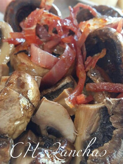 Una foto de Champiñones con jamón
