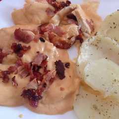 Foto principal de Pechuga de pollo a la crema con bacon