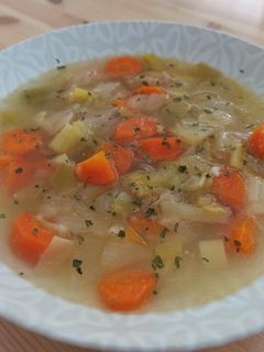 Una foto de Sopa de puerros con hueso de jamón