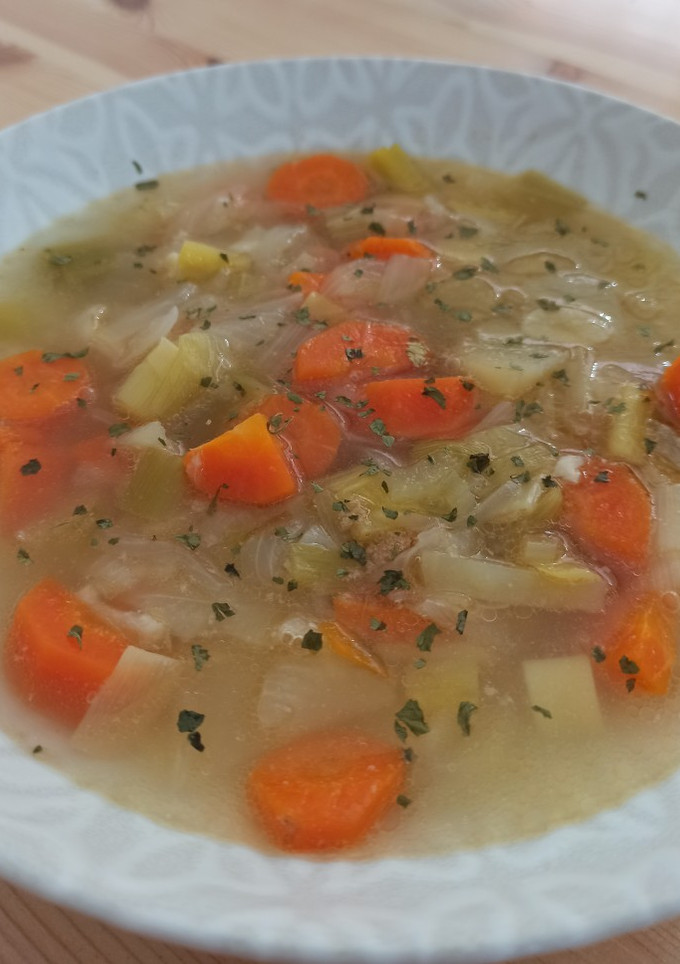 Una foto de Sopa de puerros con hueso de jamón