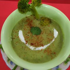 A picture of Broccoli soup.