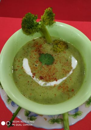 A picture of Broccoli soup.