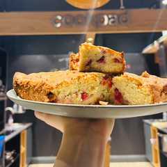 Una foto de Torta de ciruelas o Plums cake en Tierra 🏴󠁧󠁢󠁥󠁮󠁧󠁿