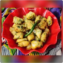 A picture of Spicy Urad Dal Bonda.