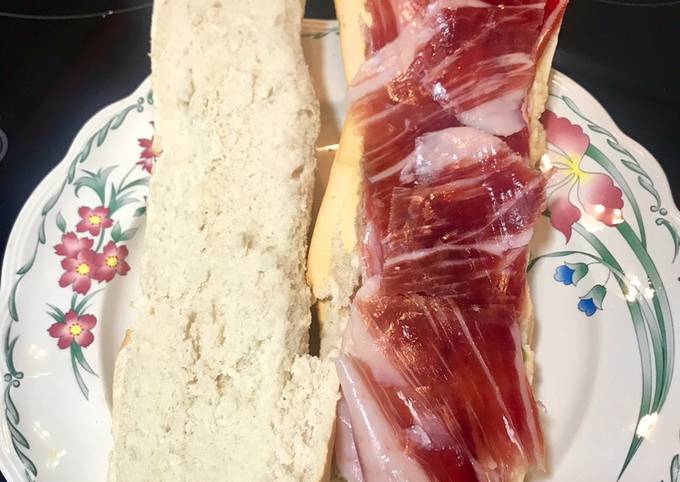 Bocadillo De Jamón Ibérico Con Aceite De Oliva Y Tomate Receta De Nadine Esteban Vega Cookpad 1464