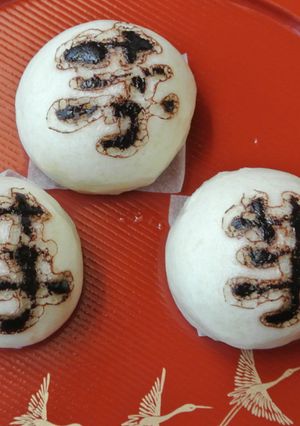 A picture of "Komugi-Manju"芋(Sweet Potato).