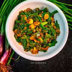 A picture of Spring Onion Subji / Khariyu.