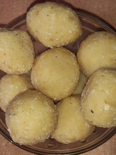 চিনির নারকেল নাড়ু (Chinir Narkel Naru Recipe in Bengali) রেসিপির প্রধান ছবি