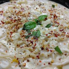 A picture of Spaghetti in Alfredo Sauce.