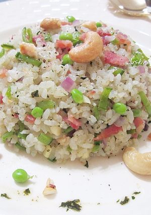 甜豆、腰果、煙燻培根、青醬炒飯 的食譜成品照片