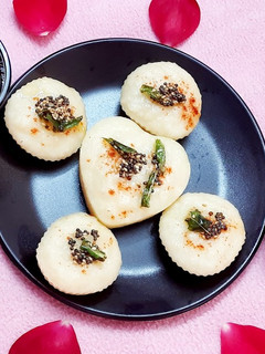 सूजी ढोकला (Suji dhokla recipe in Hindi) रेसिपी मुख्य फोटो