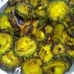 A picture of Ucche begun bhaja (bitter gourd and brinjal fry).