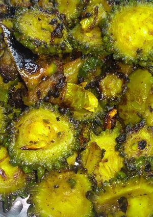 A picture of Ucche begun bhaja (bitter gourd and brinjal fry).