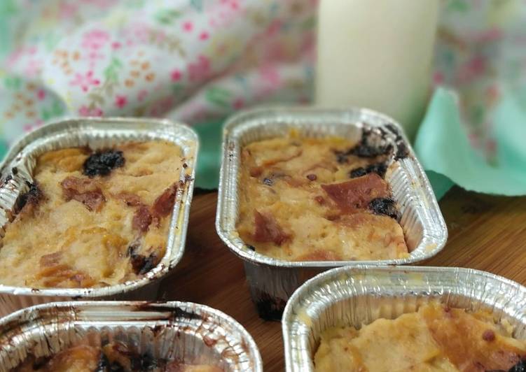 makanan Puding roti gandum cokelat keping yang Menggugah Selera