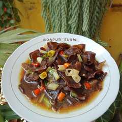 A picture of Oseng jamur kuping.