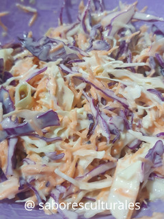 Una foto de 🇺🇸 - Ensalada Coleslaw - by @saboresculturales