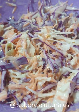 Una foto de 🇺🇸 - Ensalada Coleslaw - by @saboresculturales