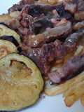Entrecot amb salsa verduras i bacon amb uberguines