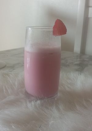 صورة لوصفة ميلك شيك Strawberry milkshake 🍓💌