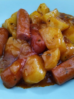 Una foto de Patatas con salchichas Frankfurt