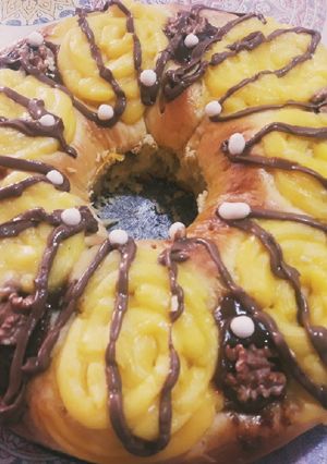 Una foto de Rosca rellena de pastelera