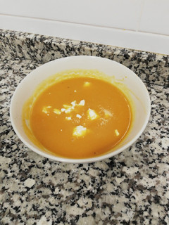 Una foto de Crema de calabaza y manzana