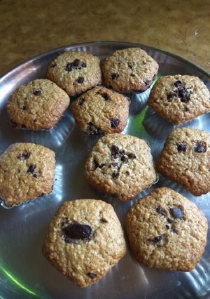 A picture of OATS chocolate muffins.