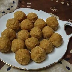 Besan ladoo A picture of Besan ladoo.