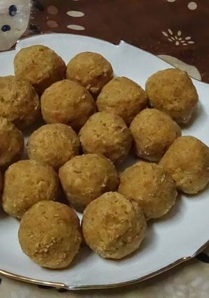 A picture of Besan ladoo.