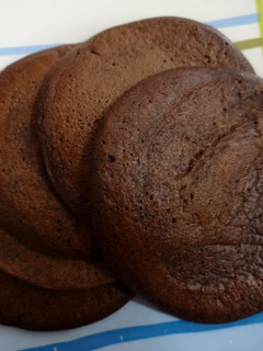 Una foto de Panqueques de plátano y cacao