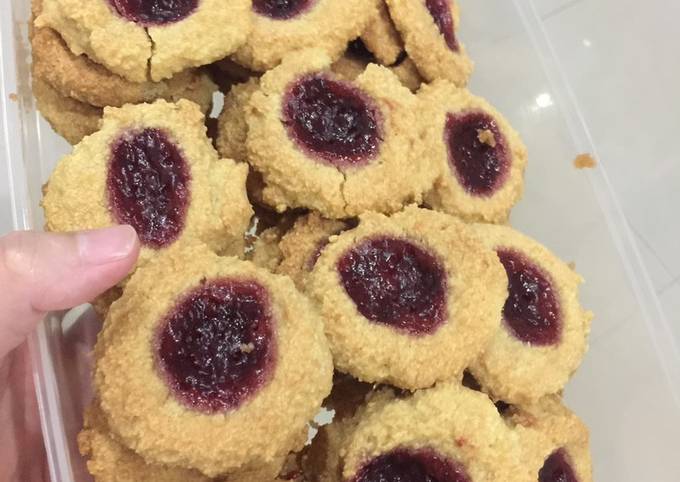 Keto cookies, almond strawberry cookies