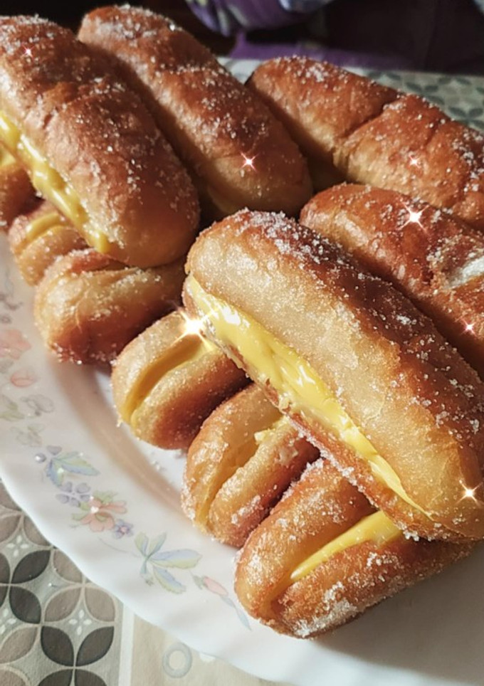 Una foto de Pepitos rellenos de crema pastelera