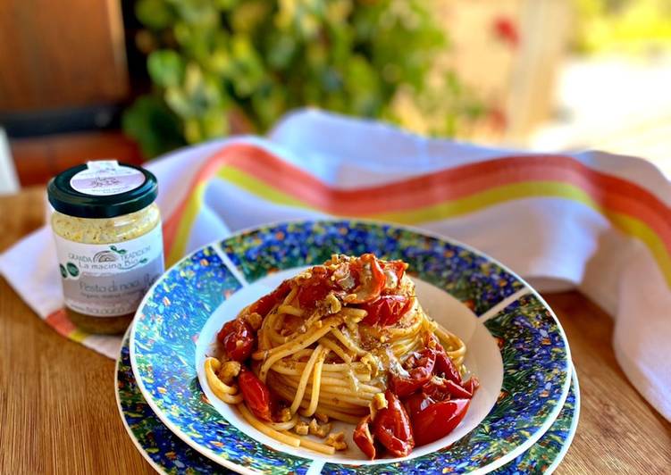Step-by-Step Guide to Make Fatto in casa super veloce Spaghetti con Pomodorini e Pesto di Noci ❤️