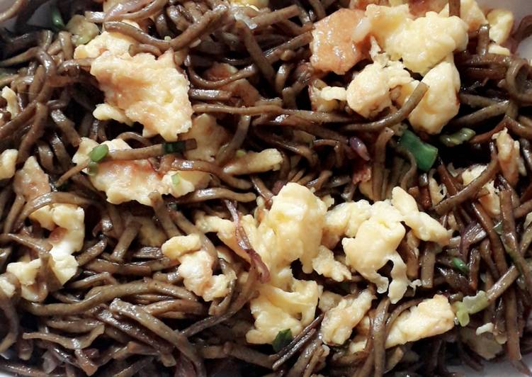 Resep Mie goreng organik telur orak arik (scrambled egg fried noodles), Enak