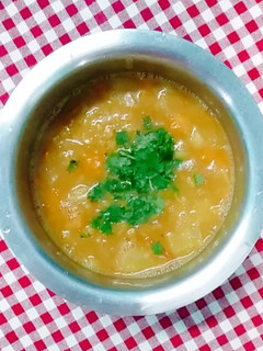 முள்ளங்கி கேரட் சாம்பார் (Mullanki carrot sambar recipe in tamil) செய்முறை முக்கிய புகைப்படம்