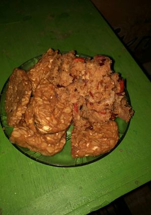 Foto resep Sambal tempe & tempe goreng ala mommy
