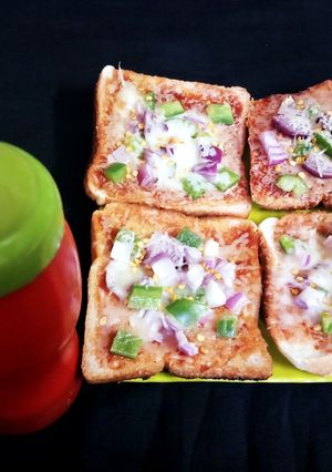 A picture of Bread pizza.